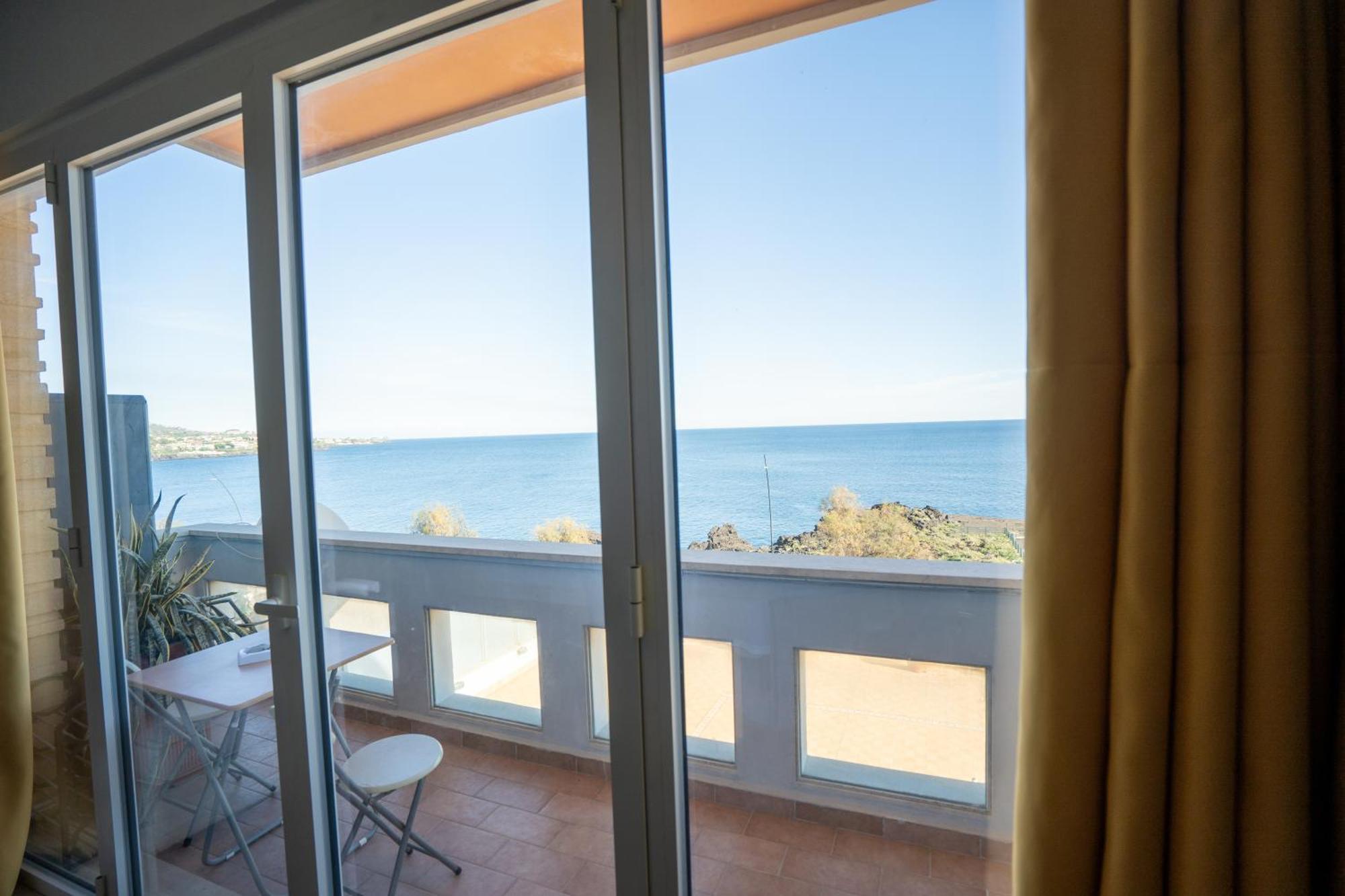 Perla Marina Sea View Apartment Aeroporto di Catania Fontana Rossa Esterno foto